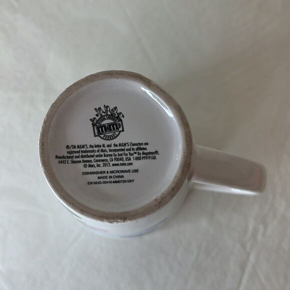 M&M’S Skateboarding Coffee Tea Cocoa Collector Mug 12 Ounces 4 1/2 Inches Tall - Picture 4 of 6